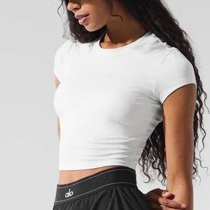 ALO YOGA Alosoft Crop Finesse Short Sleeve